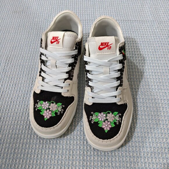 Nike Sb White Embroidered Sneakers main image 5